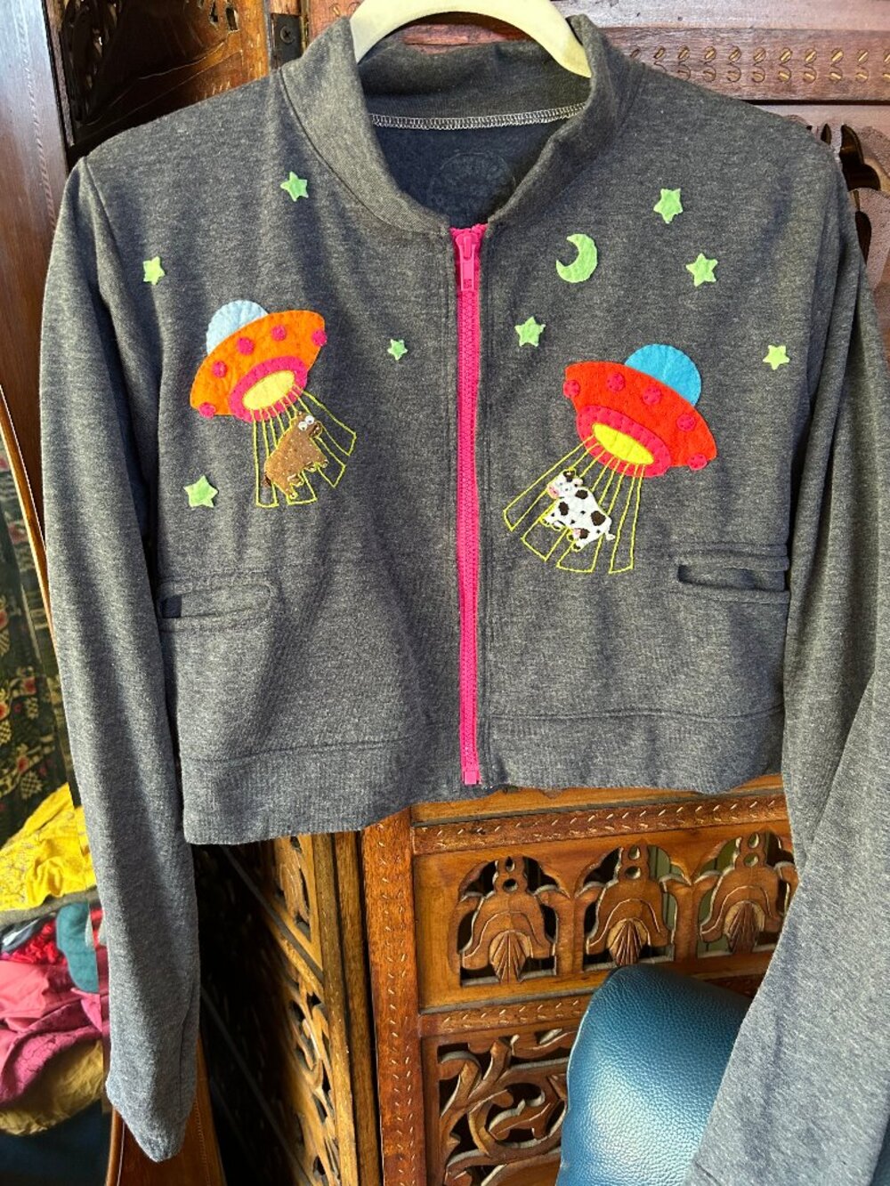 UFO Crop Bomber Glow in the Dark - Picture 2 of 5